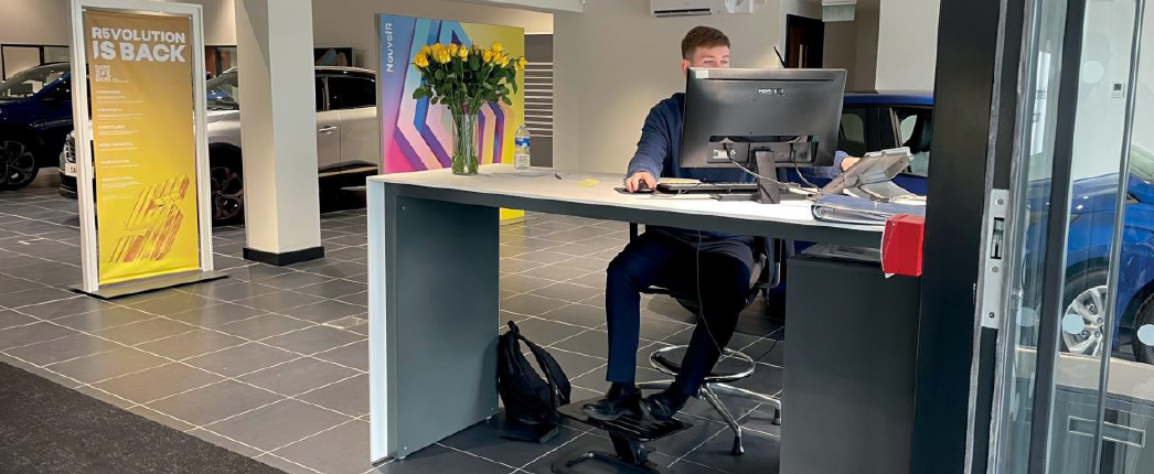 renaultDesk